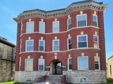 15 N. High Street Apartment #5 <br>4 Bed / 1 Bath